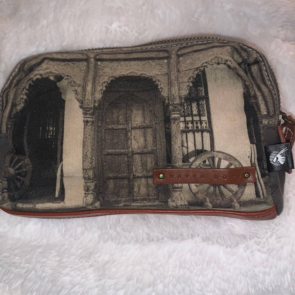 🦋2 for $10🦋 Beautiful travel pouch